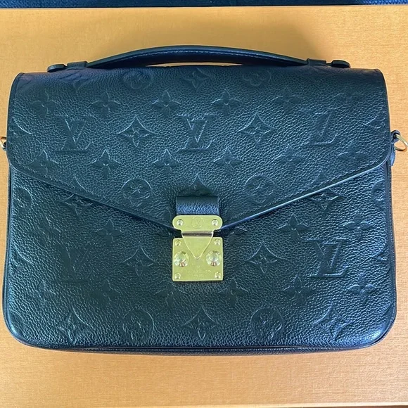 Louis Vuitton Pochette Métis in Empreinte Black Leather - Picture 2 of 16